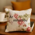 Aromātiskais spilventiņš ar ziedu rakstu un uzrakstu Ar mīlestību uz lina auduma