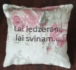 Aromātiskais spilventiņš "Lai iedzeram, lai svinam..." - Image 3