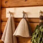 Puidust nagi 3 konksuga – naturaalne lihtsus ja praktiline kord Sinu saunas 🪵🌿